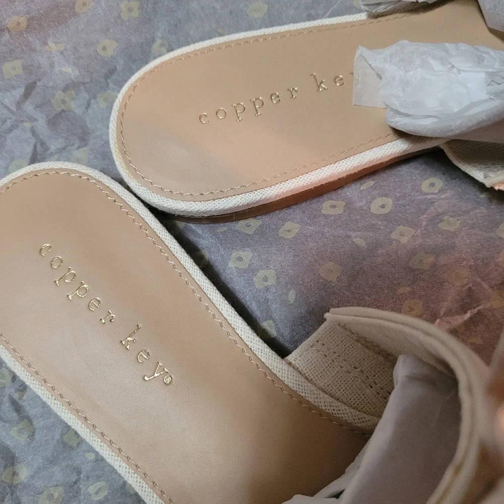 Copper Key Cream Bow Mules With Box - Picture 5 of 7